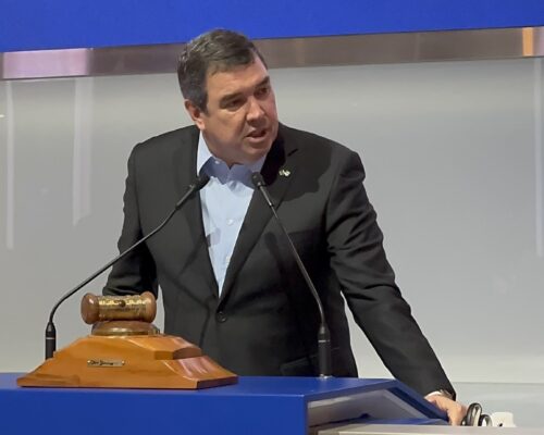 Riedel lidera corrida pelo governo de MS em 2026