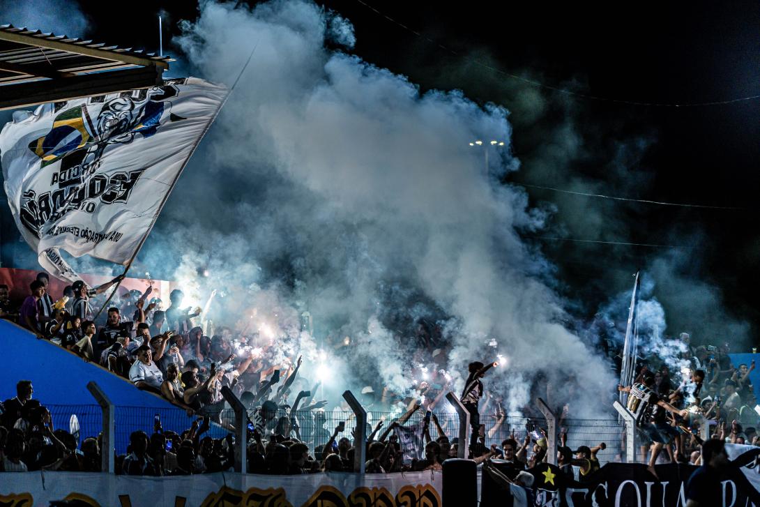 Torcida do Operário no Estádio Jacques da Luz